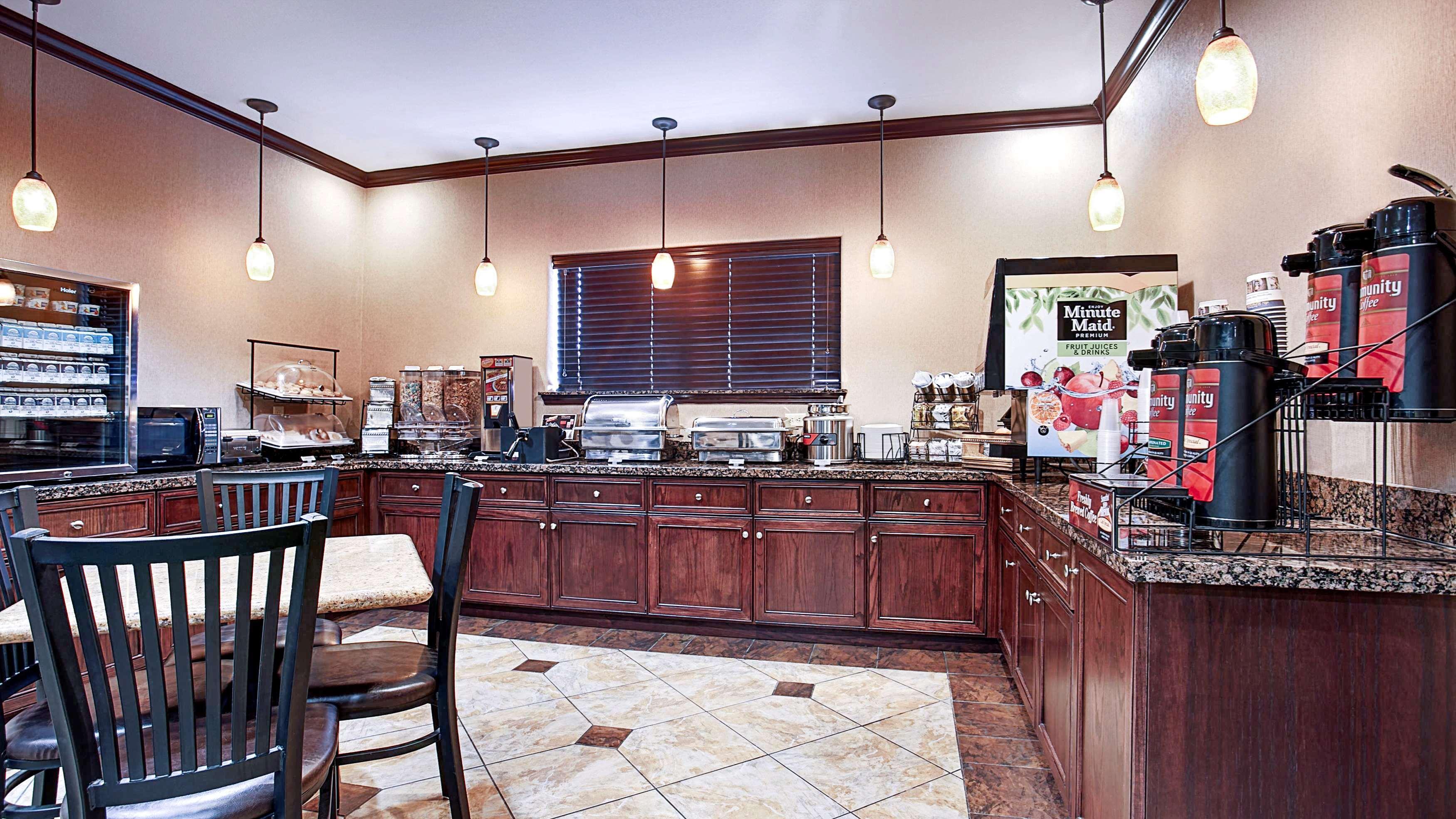 Best Western Plus Royal Mountain Inn & Suites Athens Eksteriør bilde