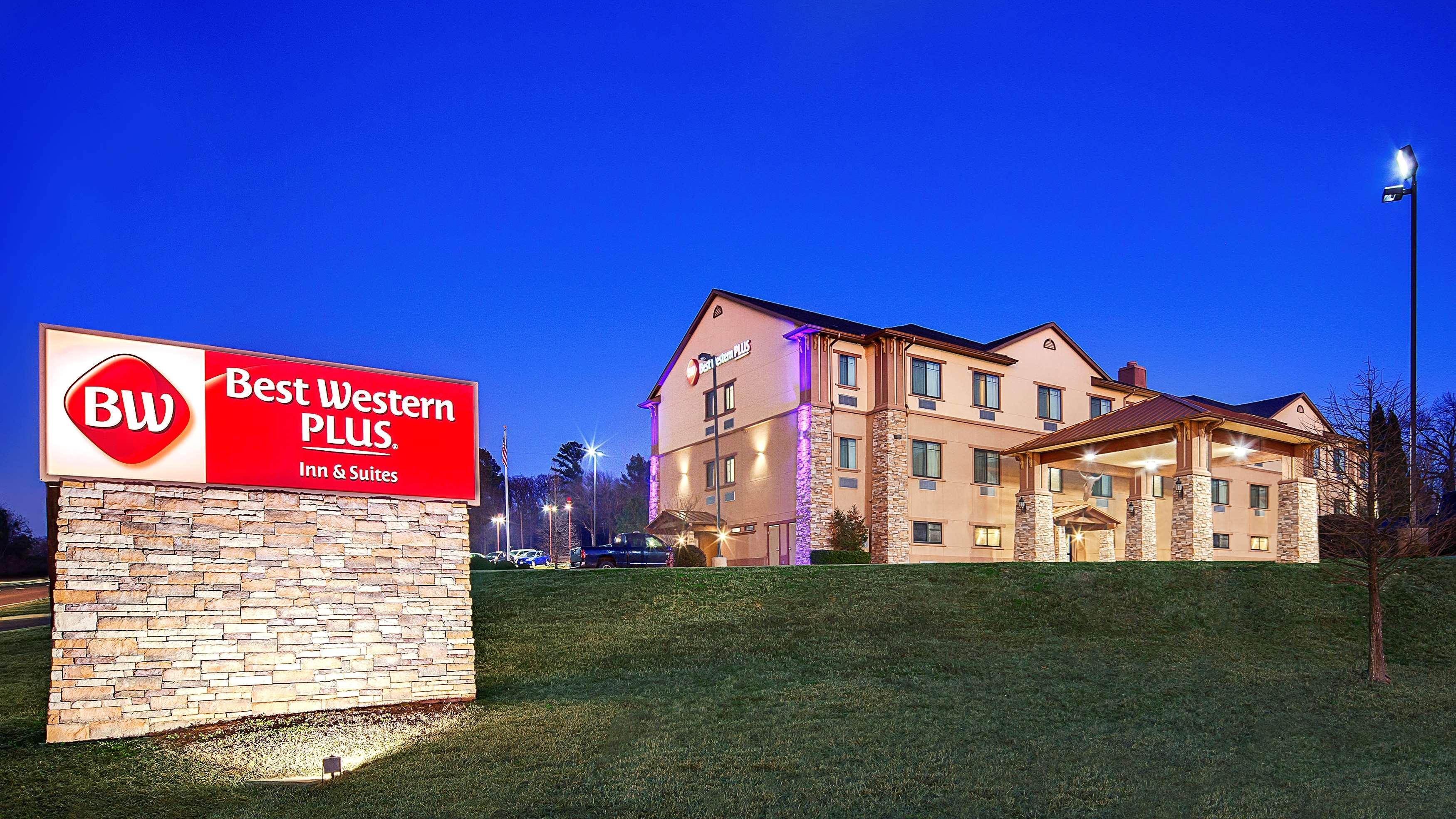 Best Western Plus Royal Mountain Inn & Suites Athens Eksteriør bilde